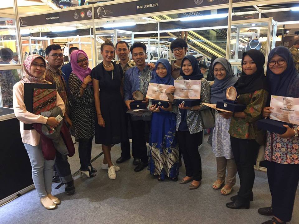 Mahasiswa Desain Produk Telkom University meraih Juara dalam “Indonesian Pearl Festival 2016”