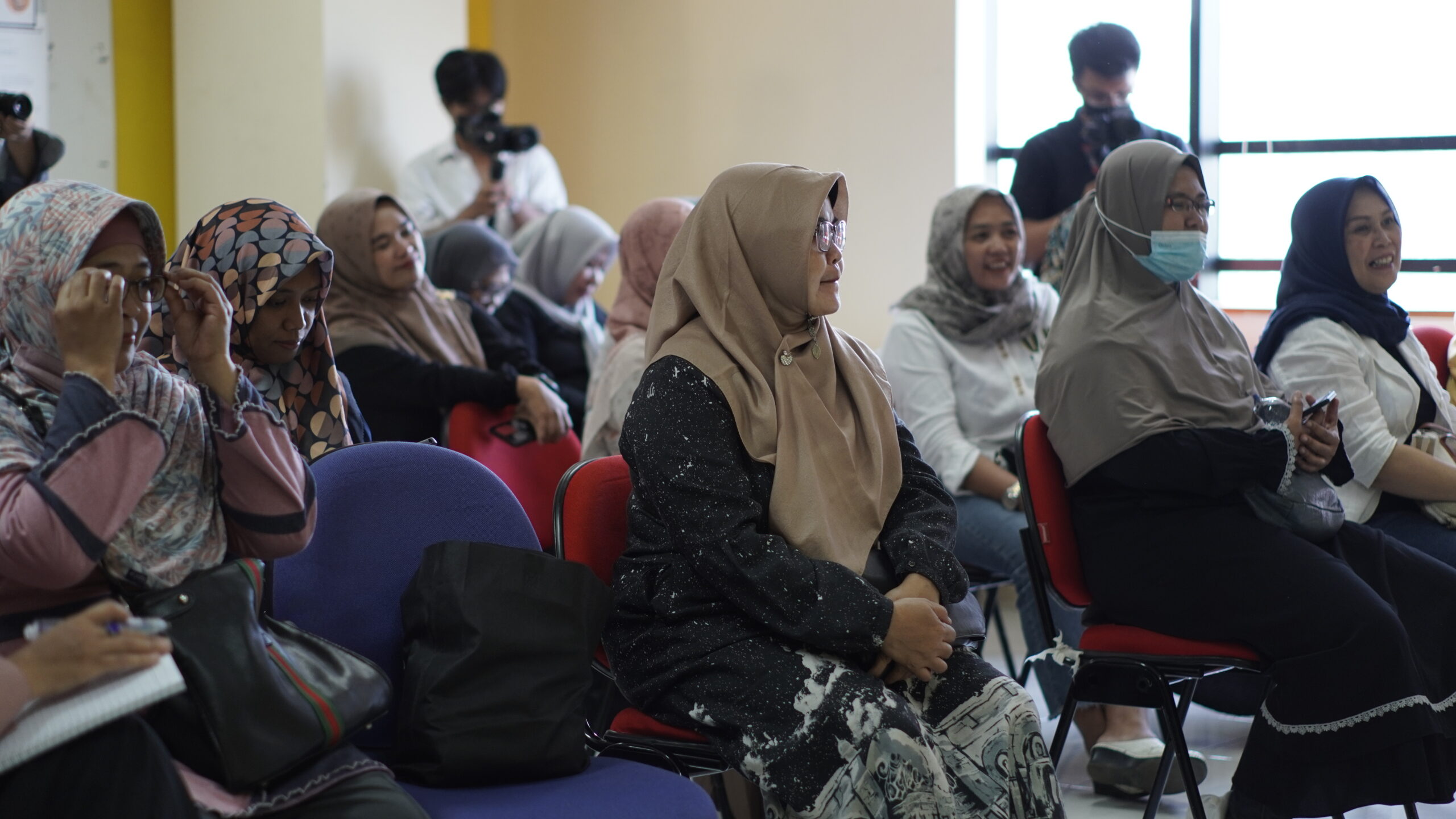 PERANCANGAN KEMASAN RAMAH LINGKUNGAN UNTUK UMKM ULENAK BANDUNG