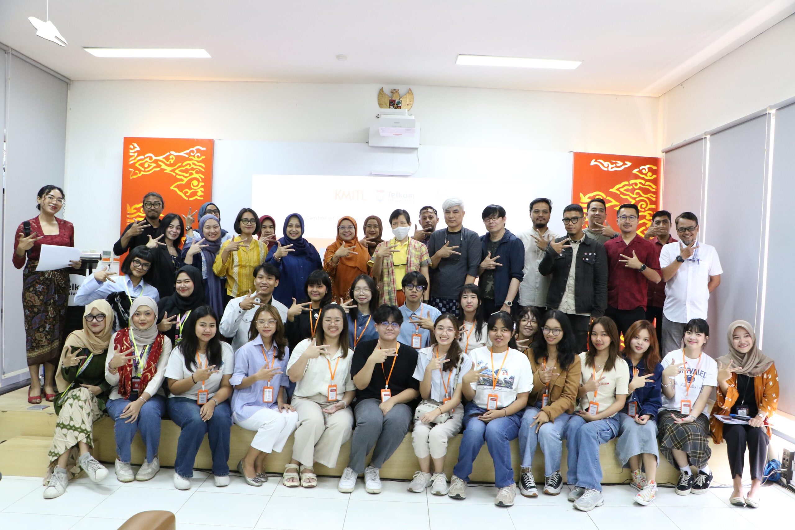 Delegasi KMITL Thailand Hadiri Program Kursus Batik di FIK Tel-U