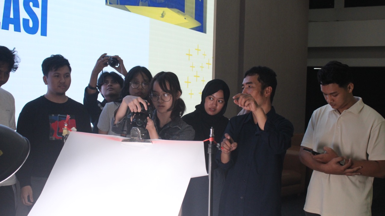 Kuliah Umum “DIY Fotografi Produk” Bersama Angin Photoschool