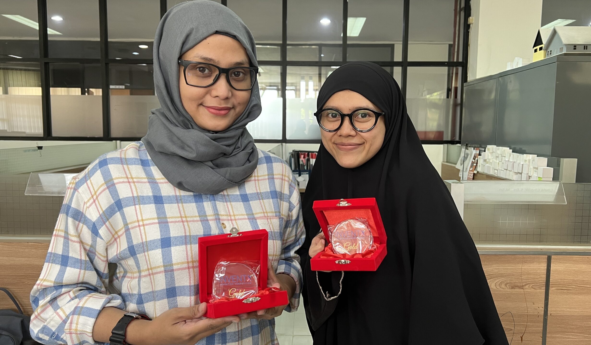 Dosen S1 Desain Produk Tel-U Raih Emas Internasional di iNVENTX