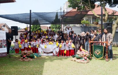 Action Figure Jadi Jembatan Budaya: Telkom University Perkenalkan Ulin Barong Sekeloa ke Anak Usia Dini
