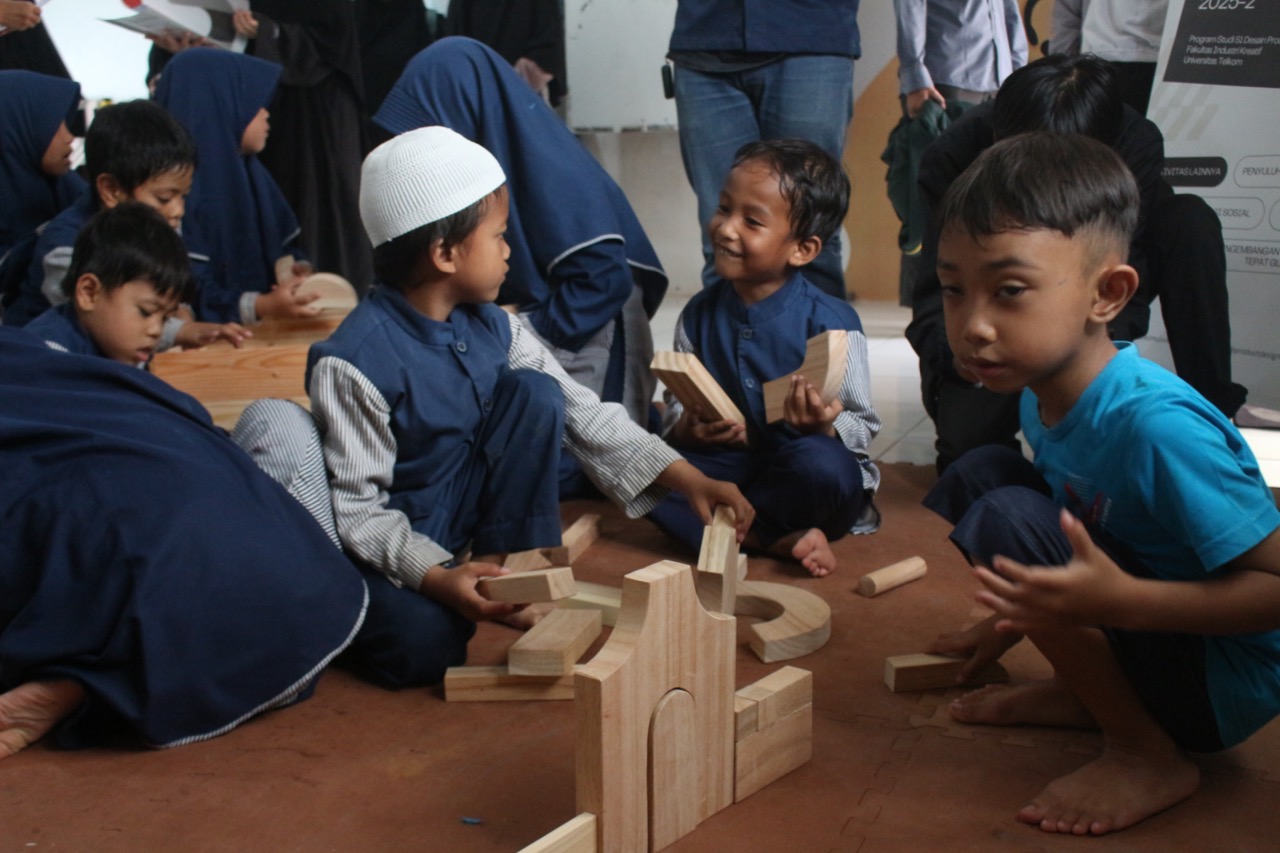 Balok Budaya sebagai Media Stimulasi Kreativitas dan Motorik Anak di Kuttab Nurul Ilmi Bandung