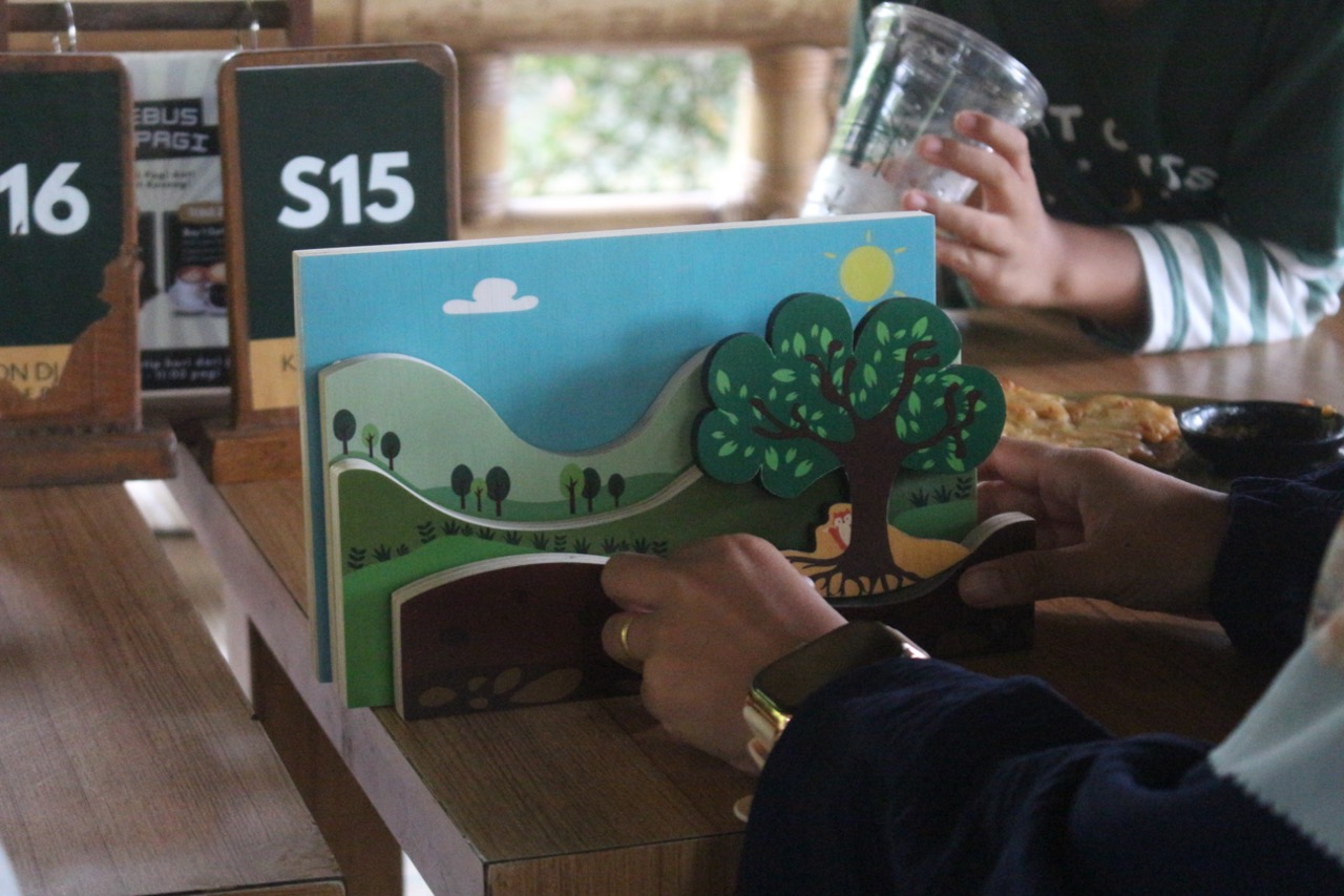 Dosen Desain Produk Telkom University Kembangkan Media Edukatif “Sayangi Bumi” Bersama Gerakan Binar Bermain Belajar