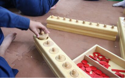 Hibah Mainan Montessori sebagai Implementasi Desain Berbasis Tradisi Lokal dalam Mendukung Pembelajaran Matematika di RA Kuttab Nurul Ilmi Bandung
